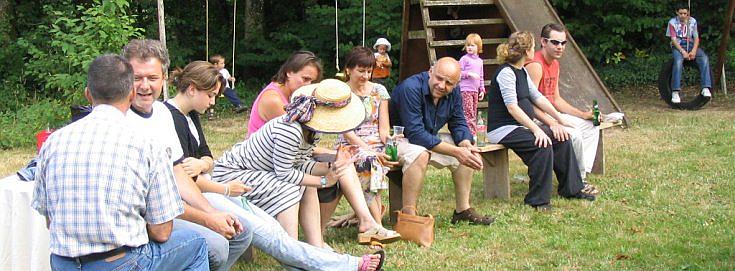 Gezelligheid tijdens een van de concerten op Masvieux in de zomer van 2005