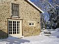 Een winters tafereel voor de deuren van huisje L'Est op Domaine du Masvieux